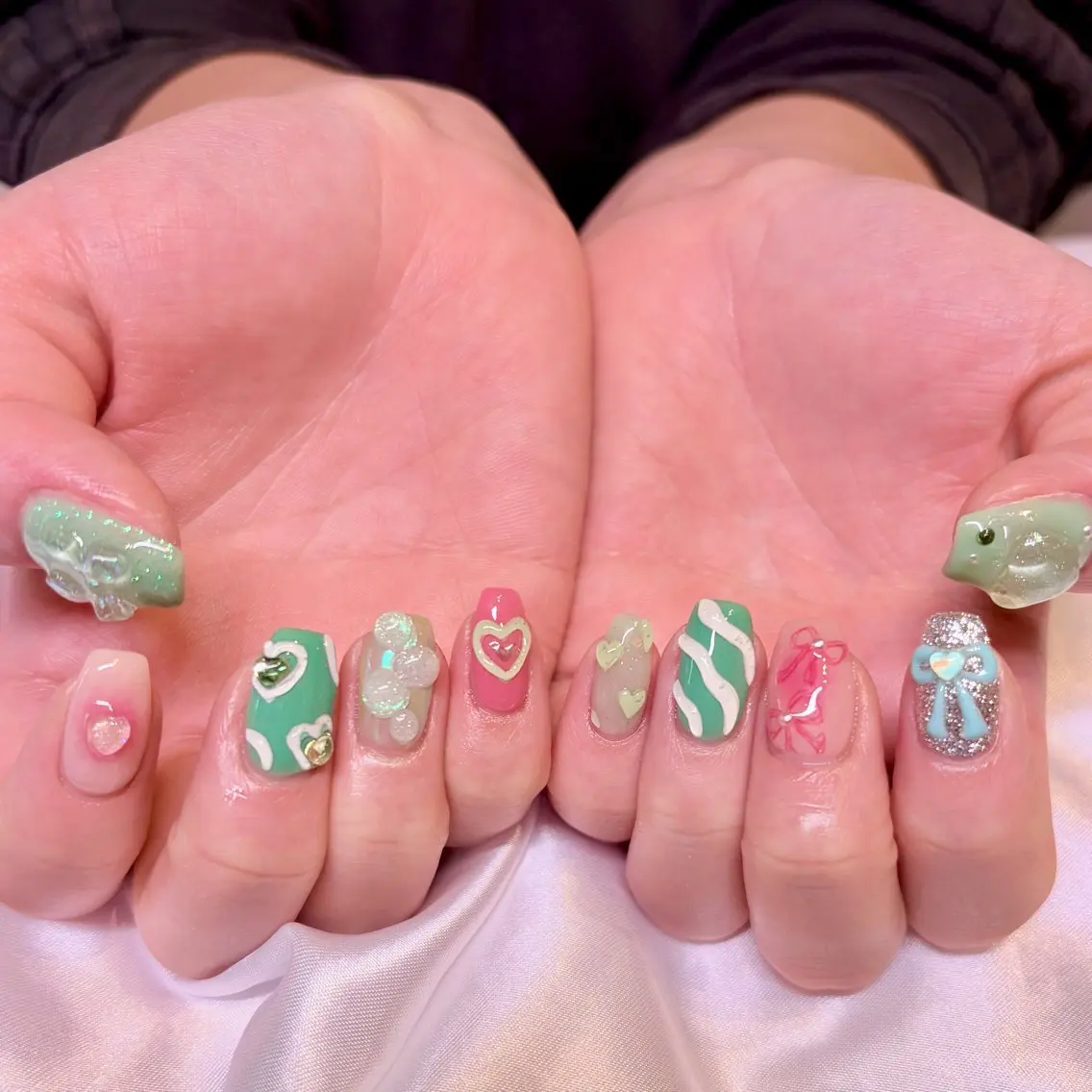ネイル 冬ネイル クリスマス ハンドネイル nail salon e'mu💐のネイルデザイン