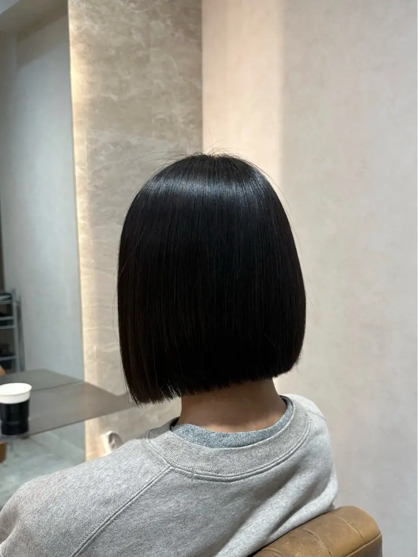 ミディアム カラー 黒髪 ブルーカラー ブルーブラック ボブ 縮毛矯正 カット ヘアカラー 縮毛矯正 トリートメント 🌙縮毛矯正/上品 カラー/芦川優磨のヘアスタイル