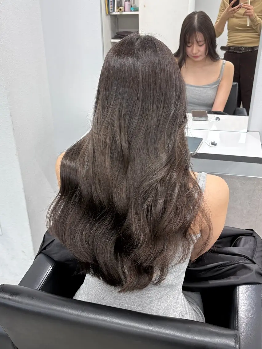 ロング ヘアカラー トリートメント ブリーチなし透明感 🪄aoi🤎のヘアスタイル