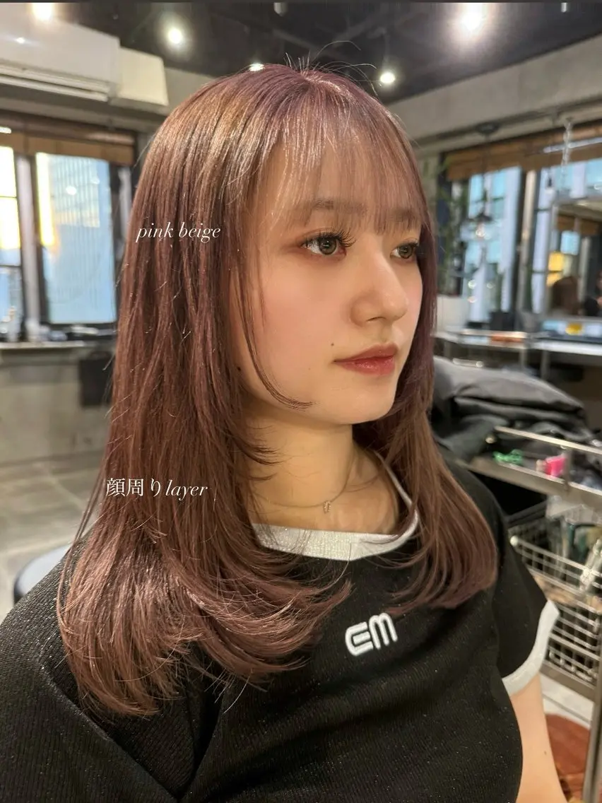 セミロング カラー ベージュカラー 透明感カラー ピンクカラー ピンクベージュ 顔まわりレイヤー カット ヘアカラー トリートメント 佐伯 桃のヘアスタイル