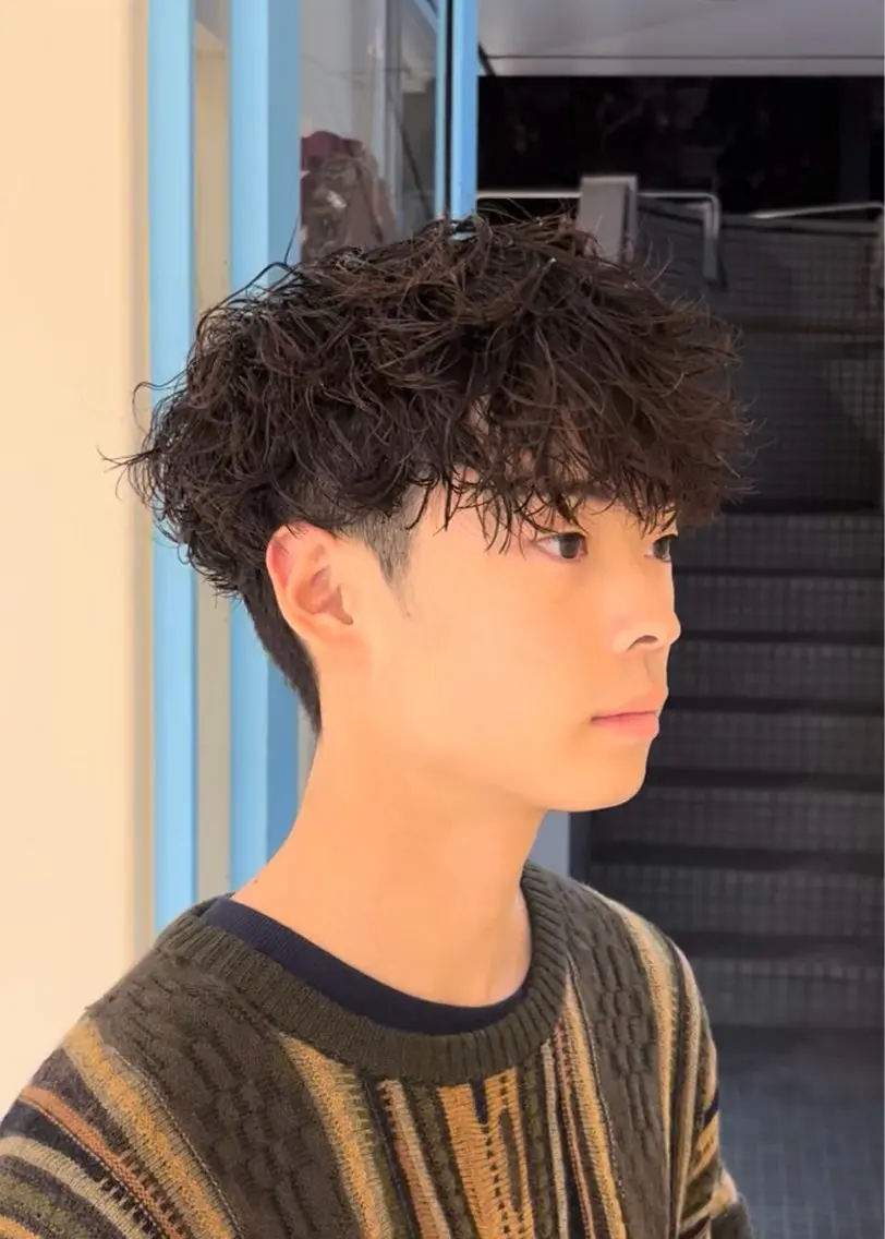 ショート パーマ メンズ メンズパーマ 波巻きパーマ スパイラルパーマ 山口 陸のヘアスタイル