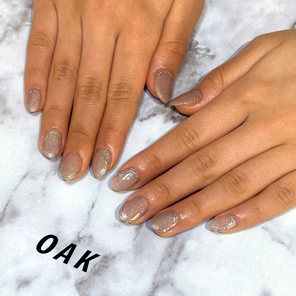 ネイル アートネイル マグネットネイル ミラーネイル シルバー シンプルネイル ハンドネイル 💅sii /KYOKA💅のネイルデザイン