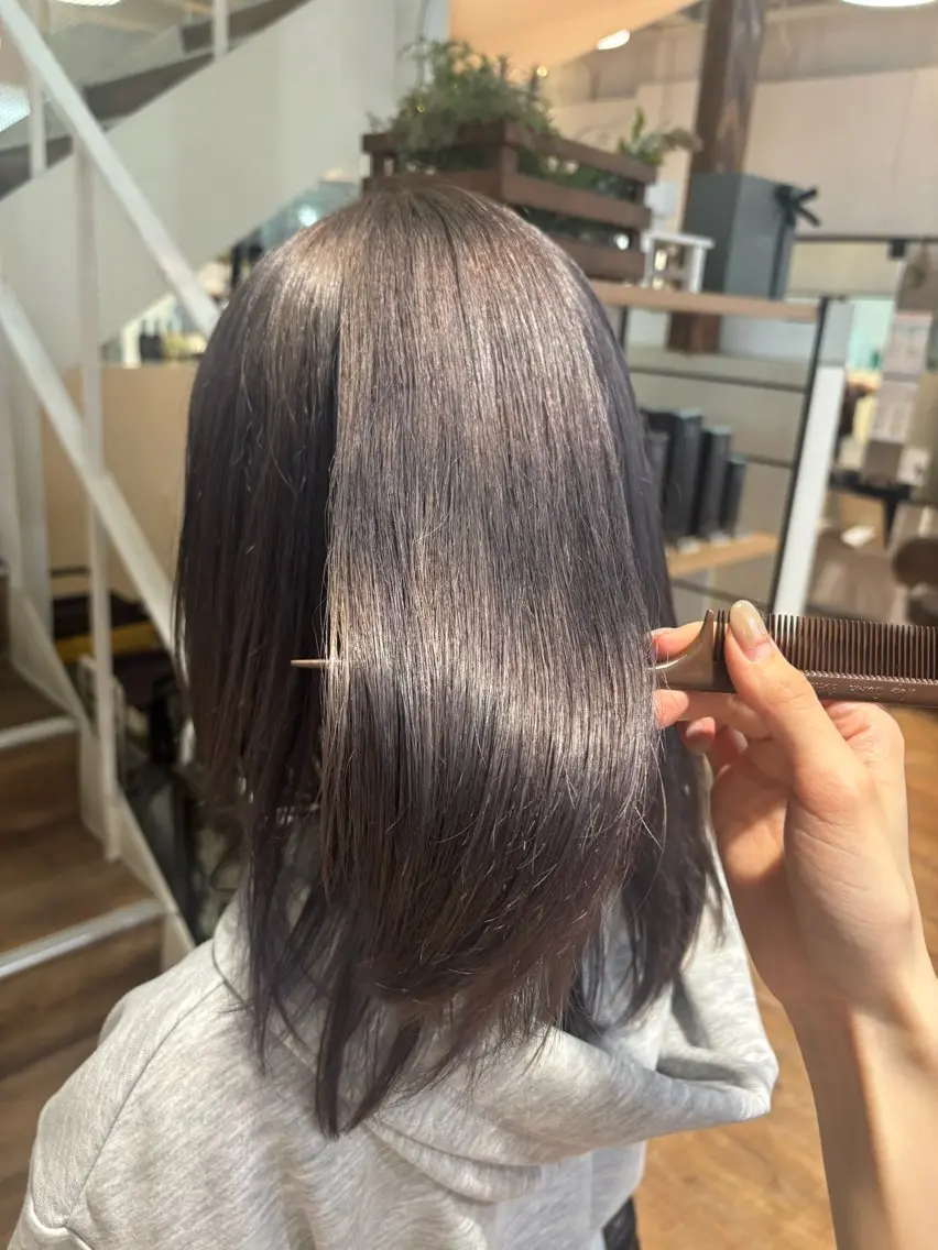 カラー Hip's eyes meiのヘアスタイル