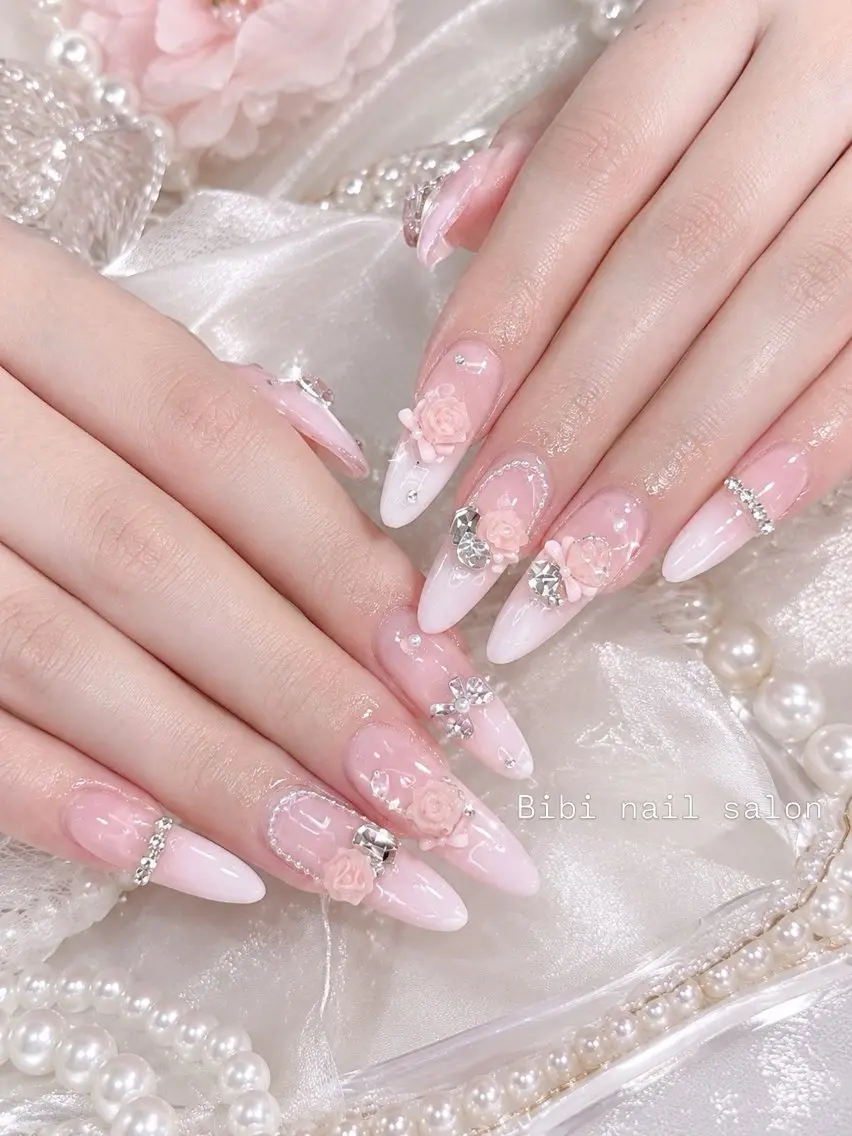 セミロング ハンドネイル Bibi nail Osakaのネイルデザイン