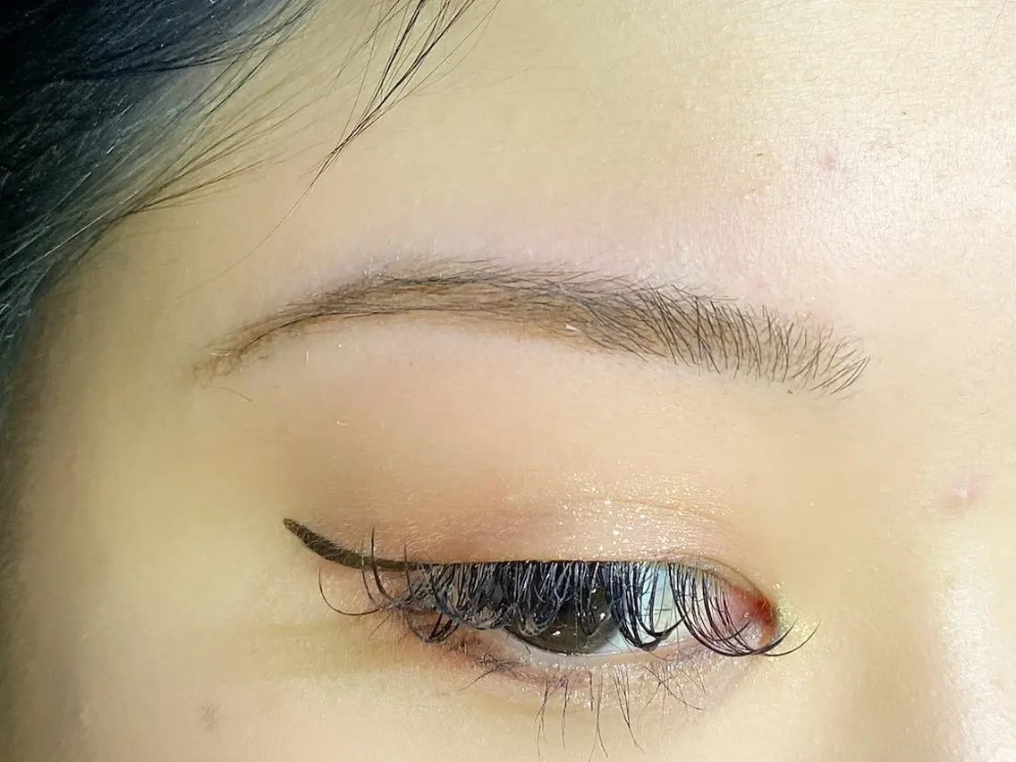 アイブロウ 眉毛ワックス脱毛 ヘアメイクピカソ 髙井久美のマツエク・マツパデザイン