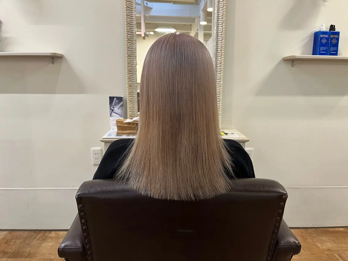 ミディアム カラー ヤナギウチ エリカのヘアスタイル