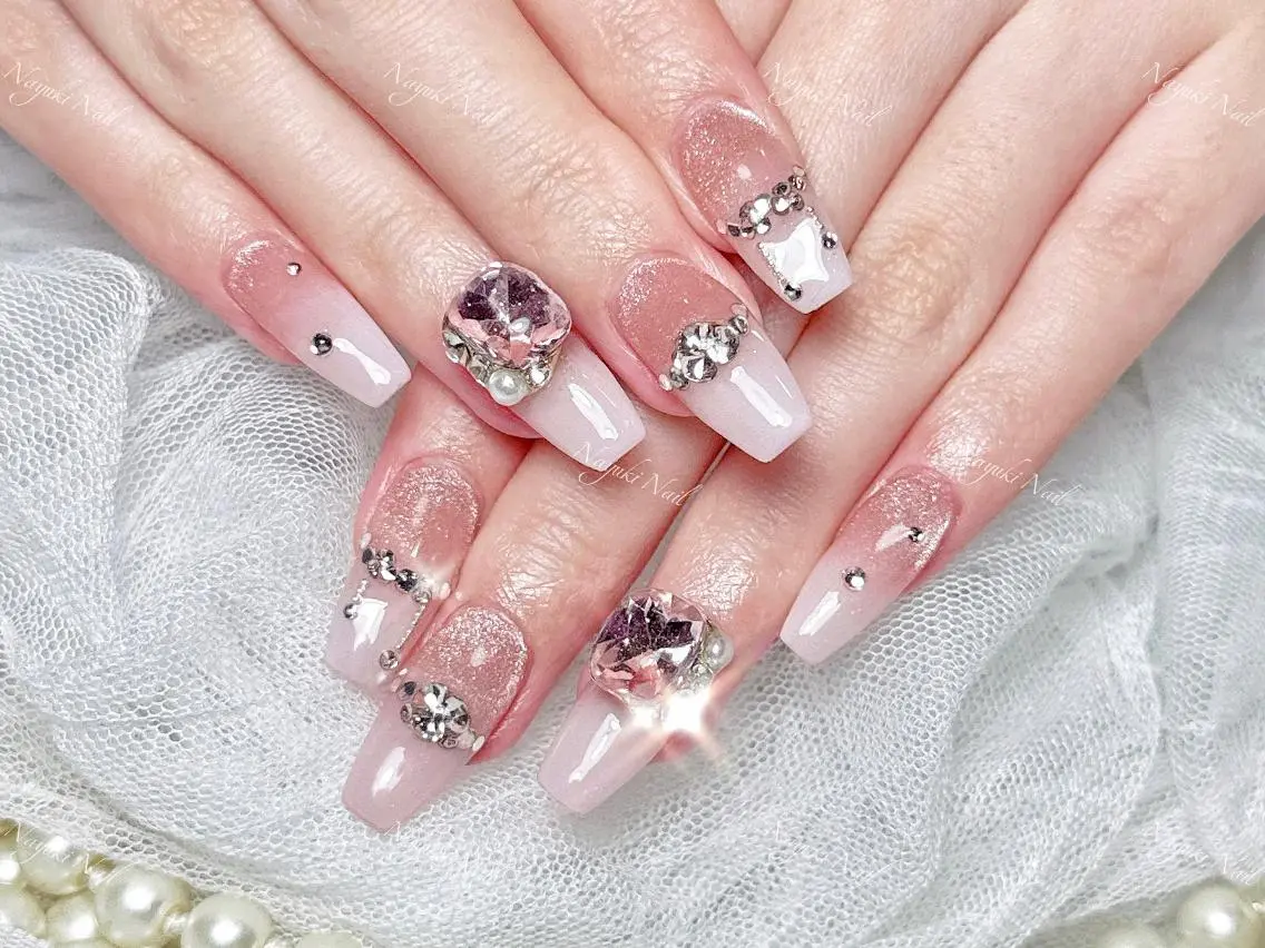 ネイル 🦋 Queenieのネイルデザイン