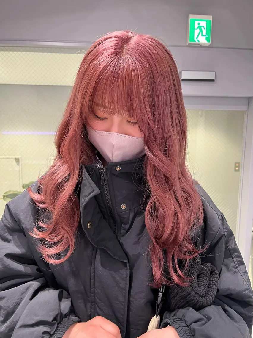 ロング ヘアカラー 🐩透明感ミルクティ ーピンクニイナ🐩のヘアスタイル