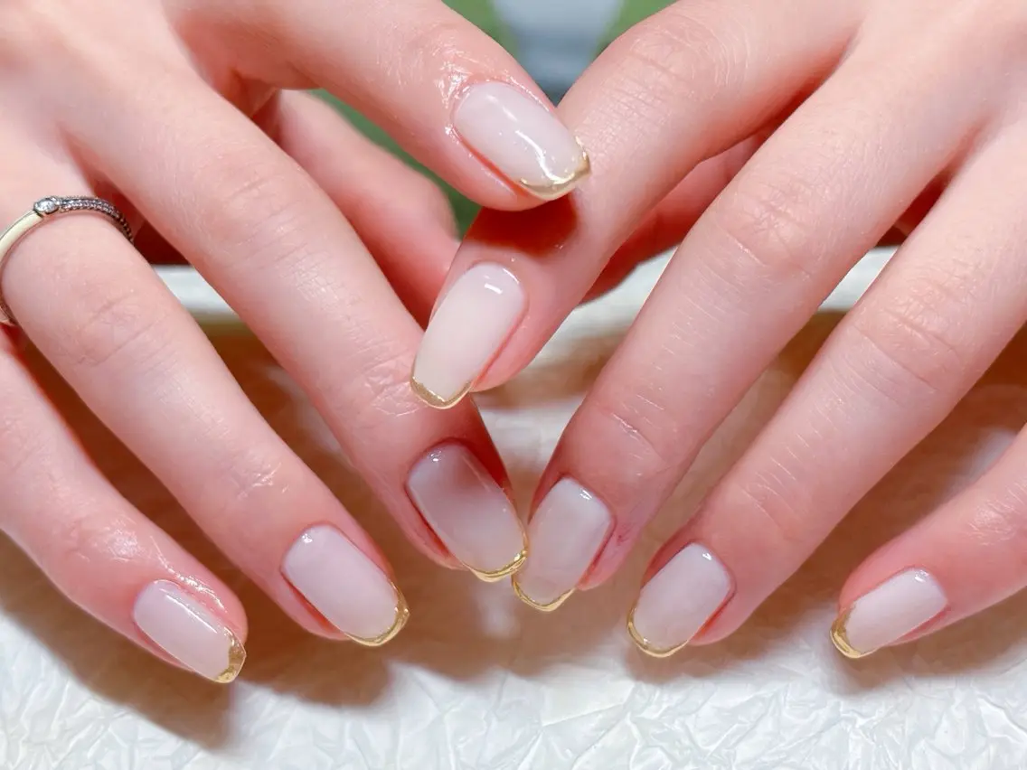 ネイル ジェルネイル ゴールド ミラーネイル ハンドネイル ハンドケア 💫ゆか_ Nailartistのネイルデザイン
