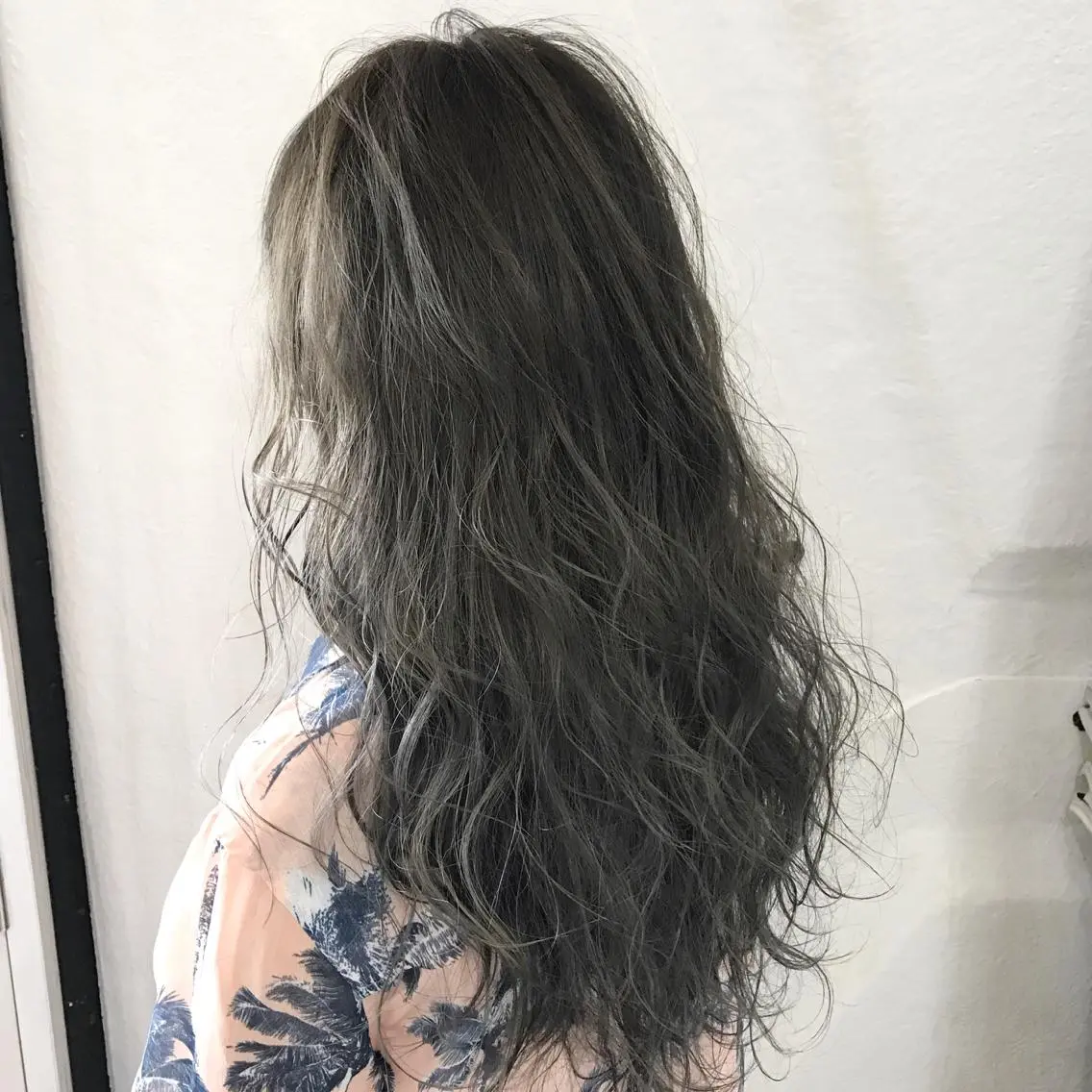 カラー ブリーチ ブルーカラー ブルーグレー 透明感カラー グラデーションカラー K-POP好き美容師 🇰🇷Kai.Yのヘアスタイル