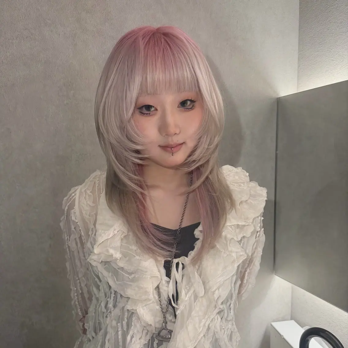 セミロング カラー ハイトーンカラー 🌟  ミキのヘアスタイル