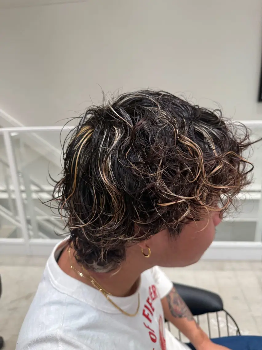 ショート カラー パーマ ヘアアレンジ メンズ ヘアカラー トリートメント みっちー/縮毛矯正/ 艶カラーのヘアスタイル