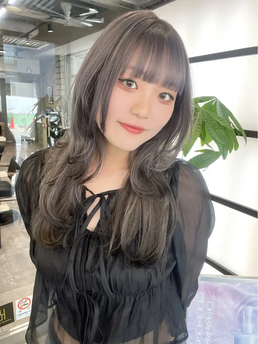 【透明感抜群✨】デザインカット＋イルミナカラー＋保湿トリートメントの写真