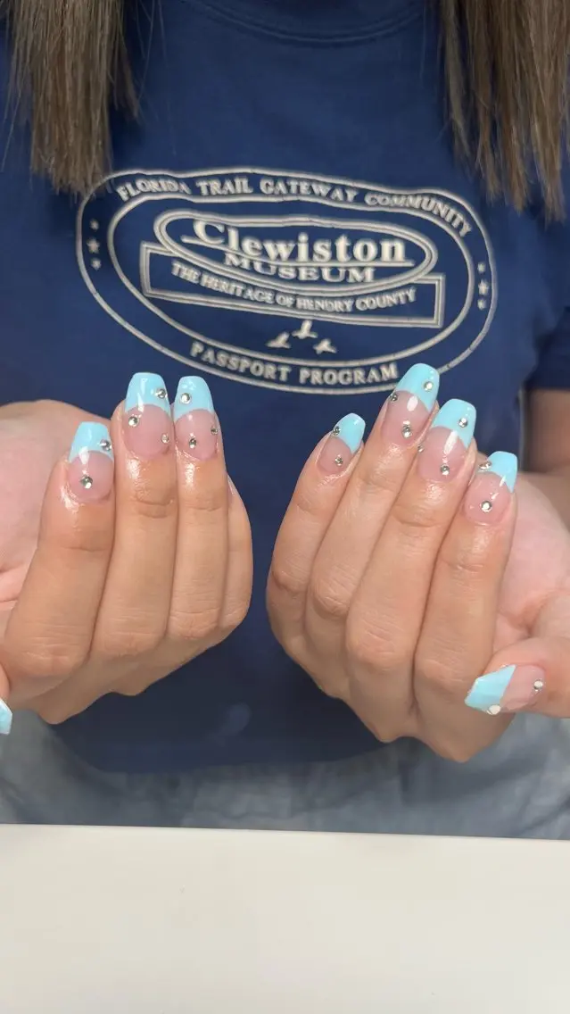 ネイル アートネイル フレンチネイル ハンドネイル yuno nail🫧のネイルデザイン