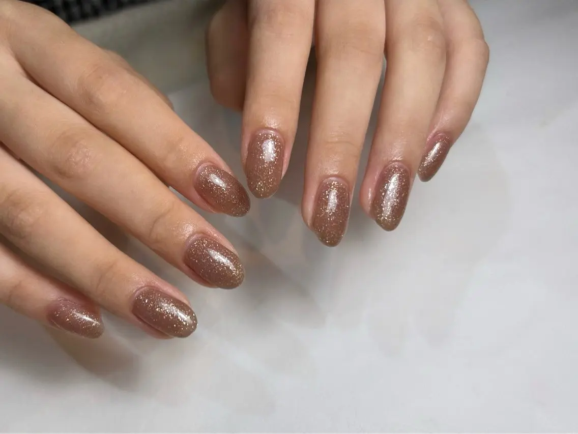 ネイル ブラウン キラキラネイル ワンカラーネイル ハンドネイル MARU NAIL nanokaのネイルデザイン