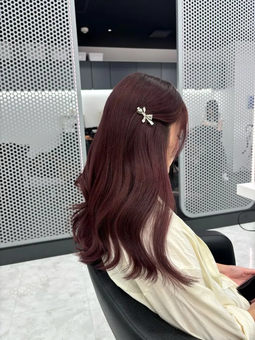 ロング カラー 抜け感レイヤー︴ ニュアンスカラーのヘアスタイル