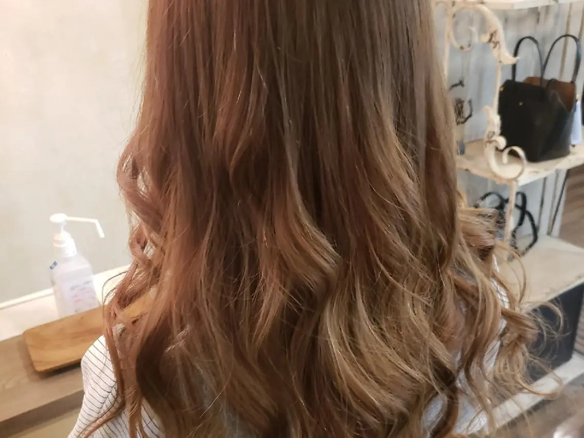セミロング カラー イルミナカラー Magic Mush のヘアスタイル