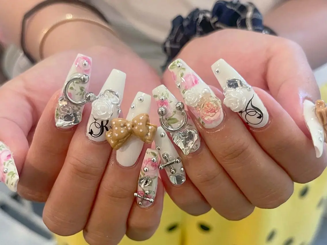 ネイル 長さ出し グラデーション 卒業式 キラキラネイル マグネットネイル アンアンBelle Nail 池袋のネイルデザイン