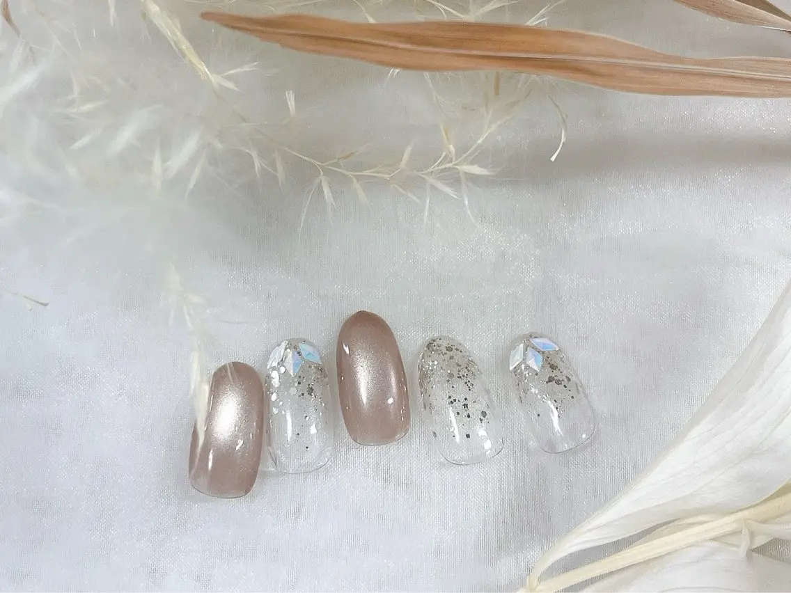 ネイル オーロラネイル フットネイル フレンチネイル ジェルネイル ラメ(グリッター) ハンドネイル mogunail &blowのネイルデザイン