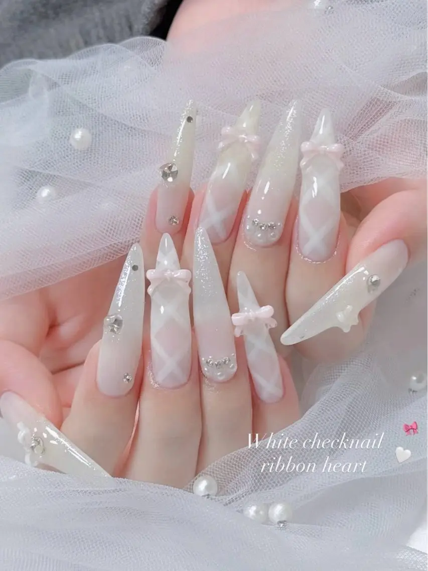 ネイル 長さ出し キラキラネイル 韓国ネイル ロングネイル ワンホンネイル ハンドネイル Josie nail salonのネイルデザイン