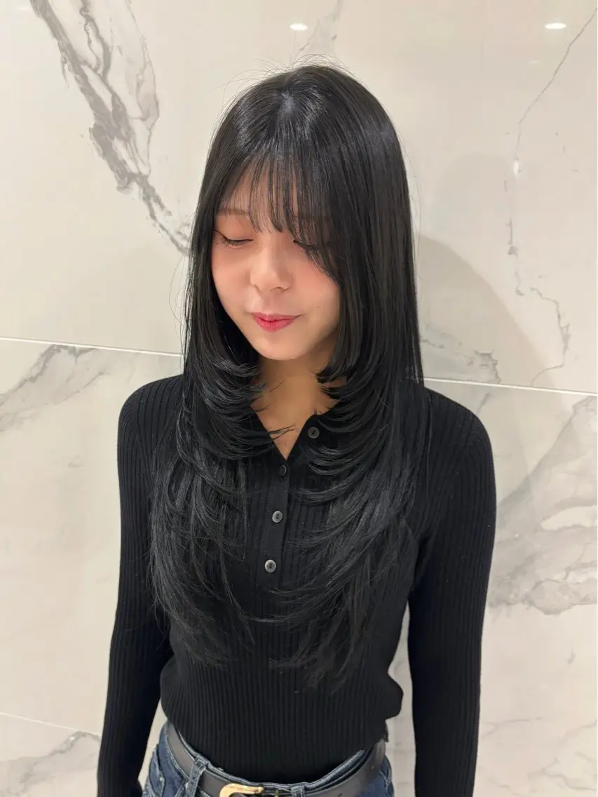 ロング カラー ロングレイヤー 黒髪 透明感カラー 髪質改善 韓国風ヘア 内海 こはるのヘアスタイル