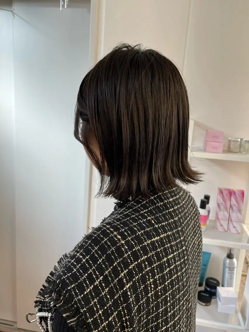 ショート 顔まわりレイヤー 透明感カラー🩵🩵のヘアスタイル