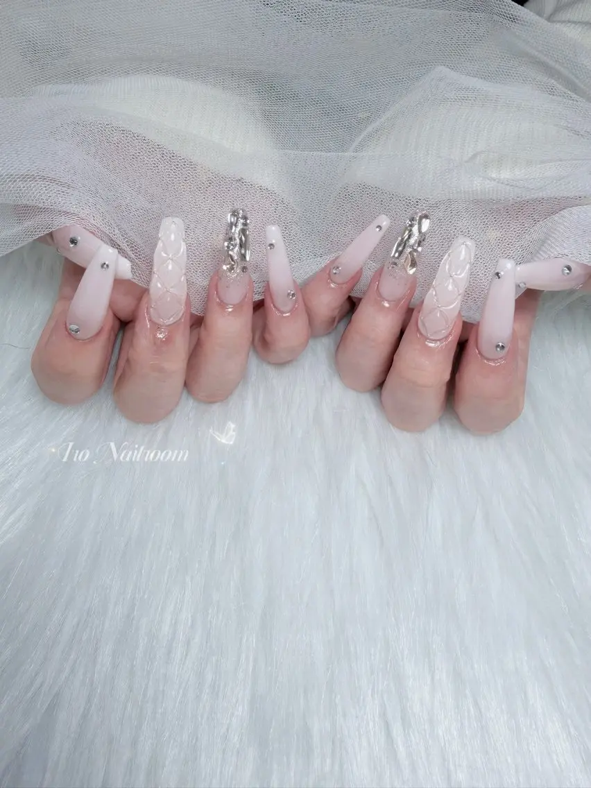 ネイル ハンドネイル IRO Nail Studioのネイルデザイン