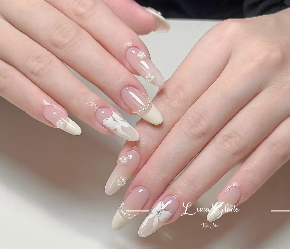 ロング 韓国風ヘア ハンドネイル Luna Gladeのネイルデザイン