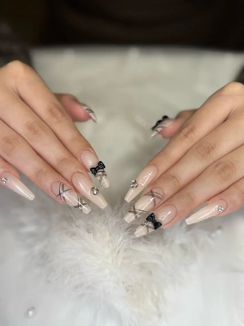 セミロング 韓国風ヘア ハンドネイル Bibi nail Osakaのネイルデザイン
