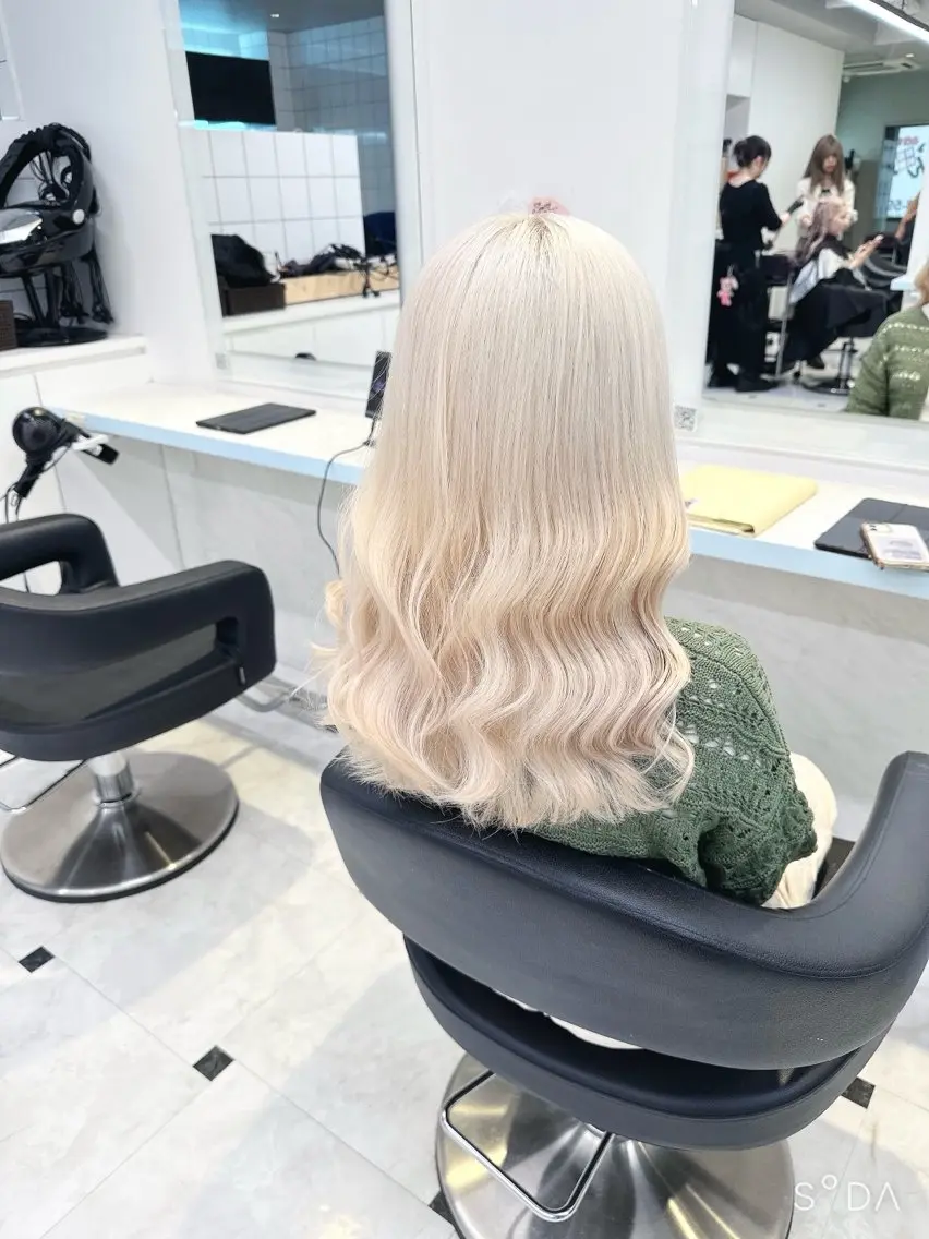 セミロング カラー ヘアカラー ヘッドスパ ヘアセット 🪄池袋ハイトーン 🪄ブリーチカラーのヘアスタイル
