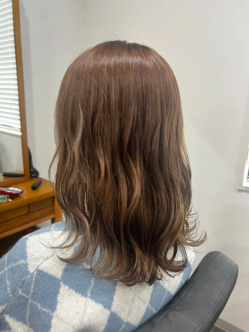 セミロング カット ヘアカラー しんた ようのヘアスタイル