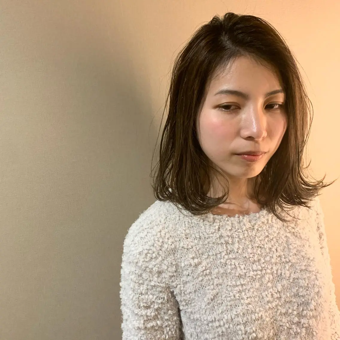 ミディアム カラー ベージュカラー 外ハネヘア トリートメント ＳＨＵ ＮＴＡのヘアスタイル