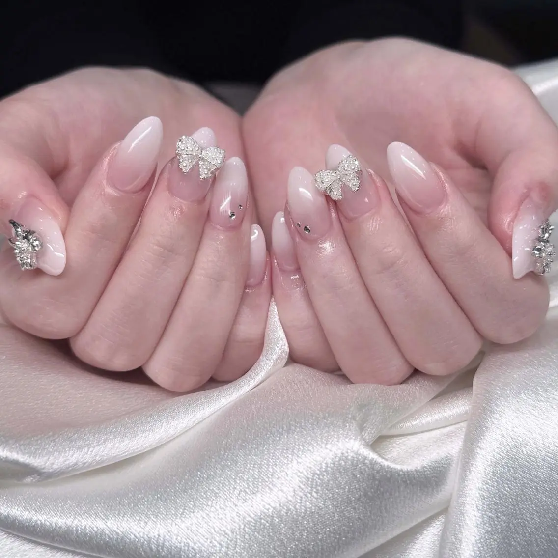 ネイル オーロラネイル ブルー チークネイル フットネイル フレンチネイル ハンドネイル NAILS168 池袋店のネイルデザイン