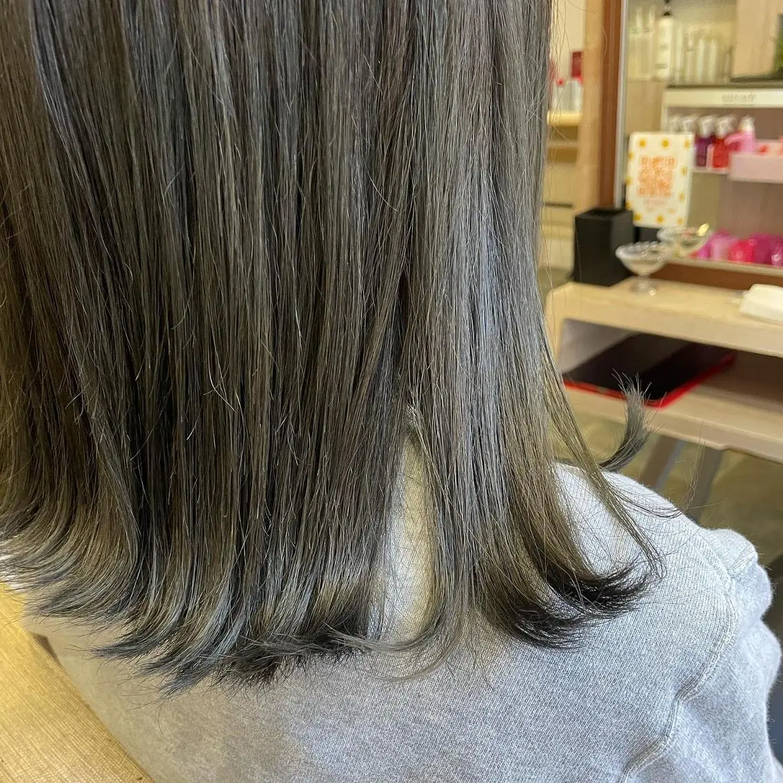 ミディアム カラー ブリーチ ダブルカラー イヤリングカラー トリートメント 吉村 夏椰のヘアスタイル