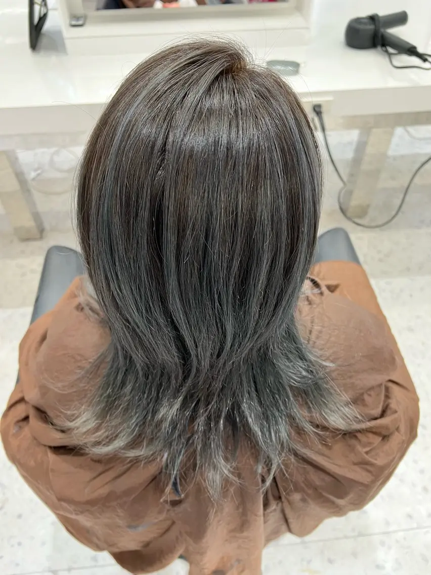 カラー ダブルカラー/透明感 アンジのヘアスタイル
