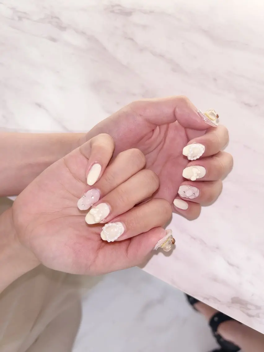 ネイル ジェルネイル パラジェル HENECY🍓 momokaのネイルデザイン