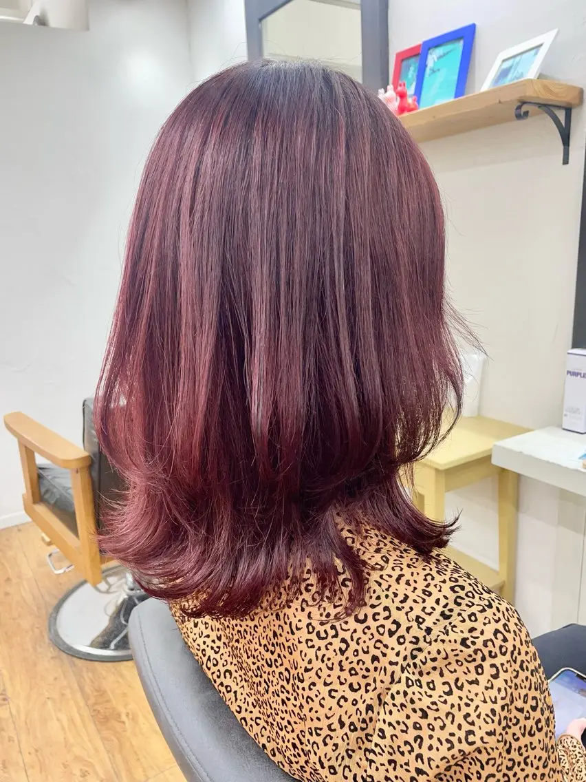 セミロング カラー ブリーチ ボルドーカラー ブラウンカラー 青木 優歩のヘアスタイル