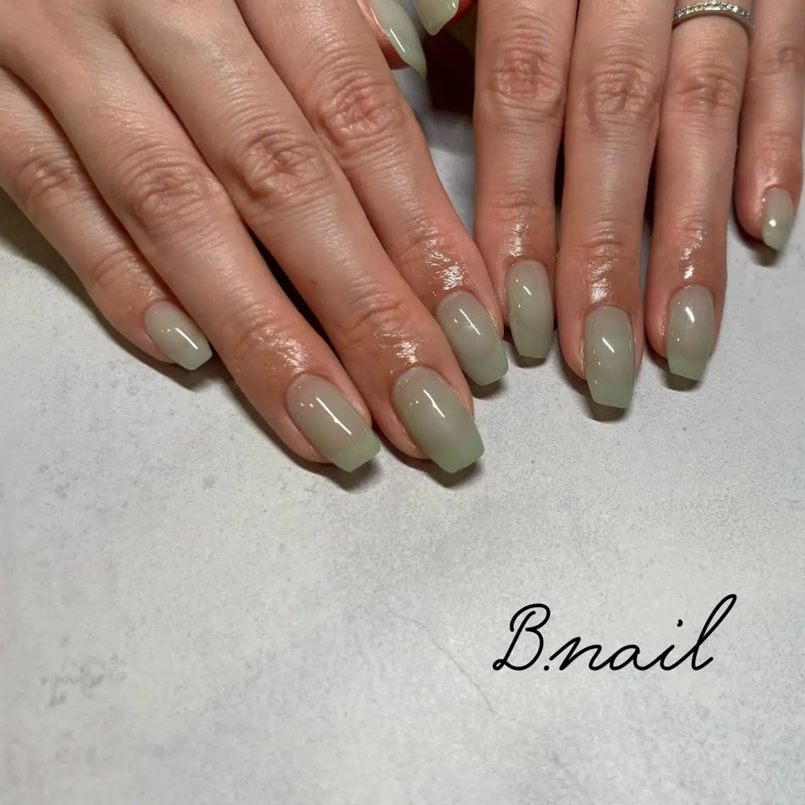 ネイル グリーン ワンカラーネイル シンプルネイル 春ネイル ハンドネイル B.nail | cocoroのネイルデザイン