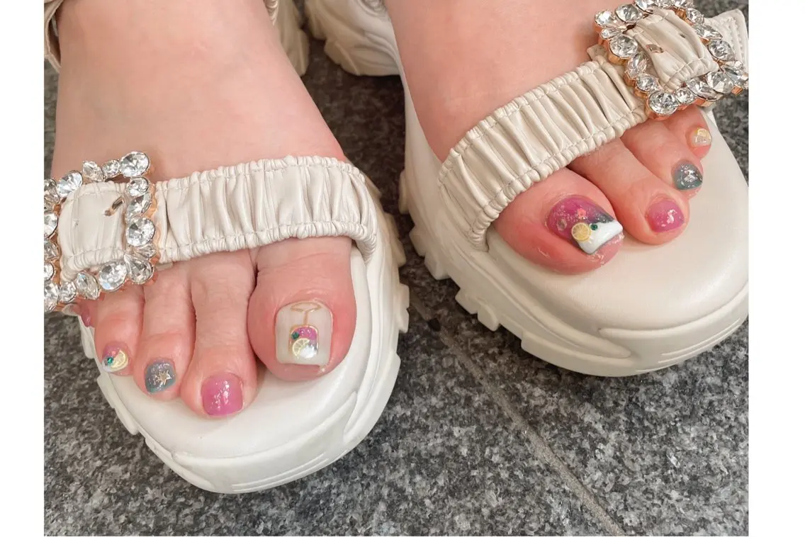 ネイル フットネイル 長谷川 奈緒美のネイルデザイン