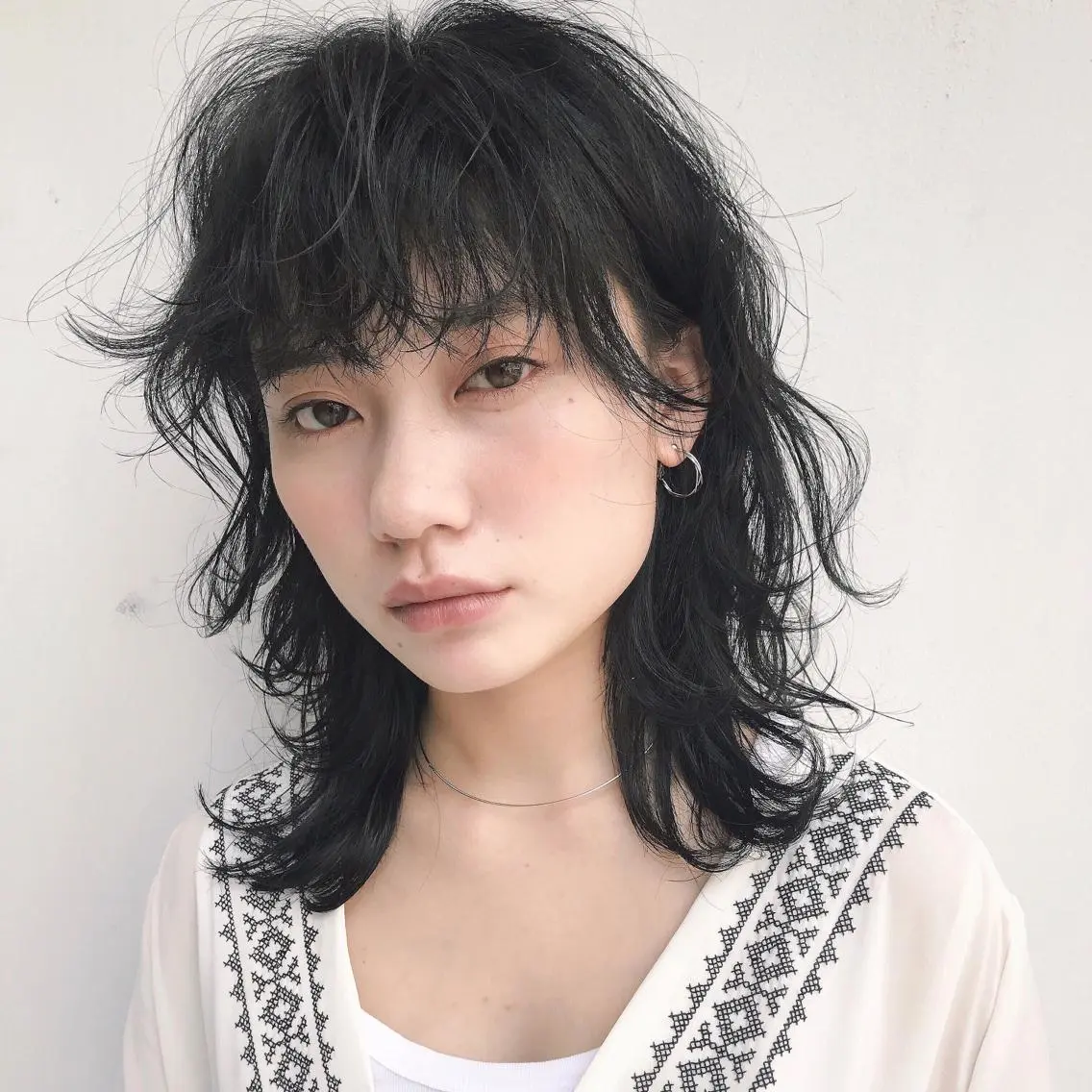 ミディアム カラー パーマ ヘアアレンジ ミディアムパーマ レイヤーカット 似合わせカット ウルフカット ウルフレイヤー カット トリートメント 松田 亮葉のヘアスタイル