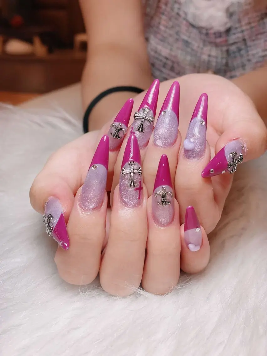 ネイル ジェルネイル ネイルチップ Queen Nail Salonのネイルデザイン