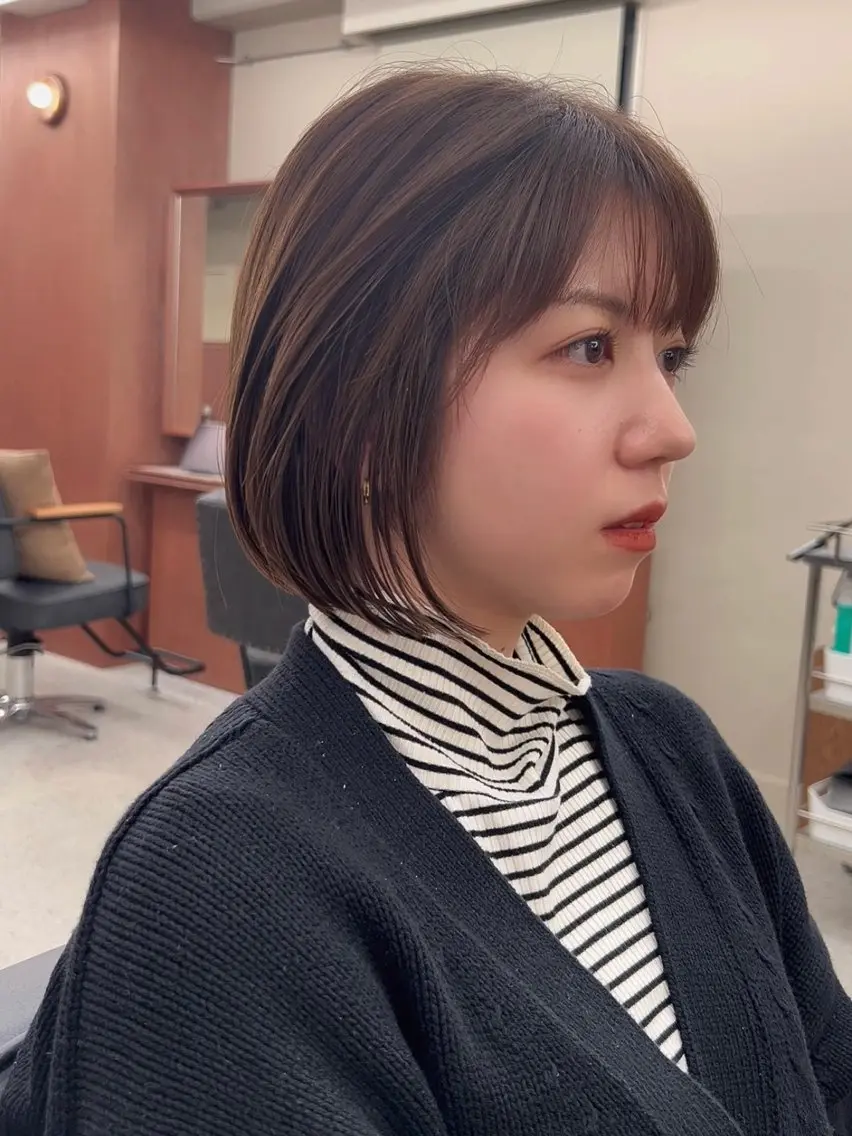 ショート バタフライレイヤー/ ニシトモユキのヘアスタイル