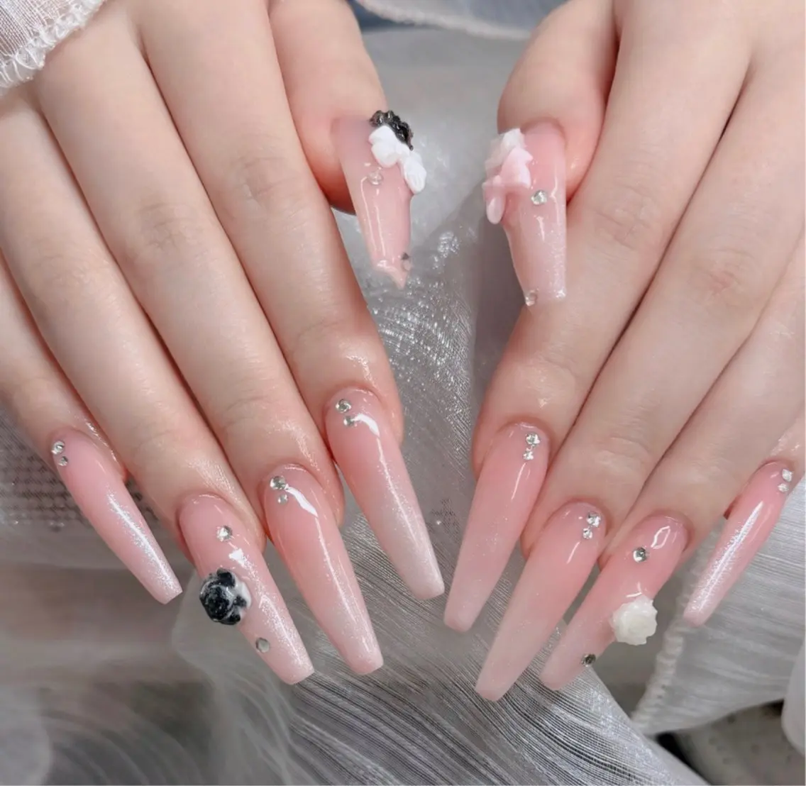 ネイル フレンチネイル ジェルネイル ガラスフレンチ ハロウィン ハート ハンドネイル H.baby Nail Salonのネイルデザイン