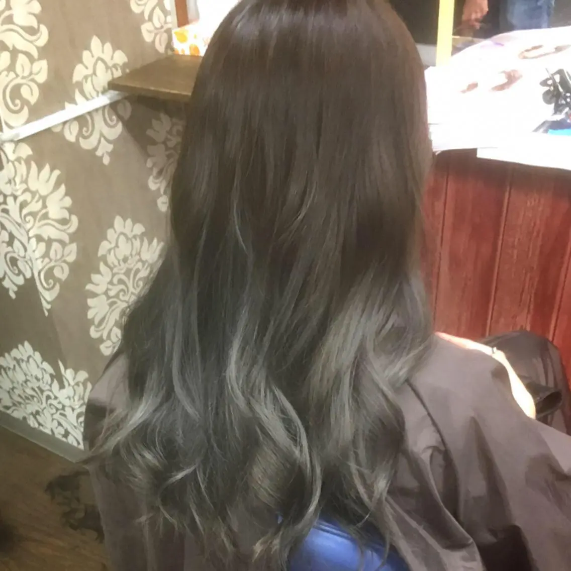 ロング カラー グラデーションカラー ヤナ マネージャーのヘアスタイル