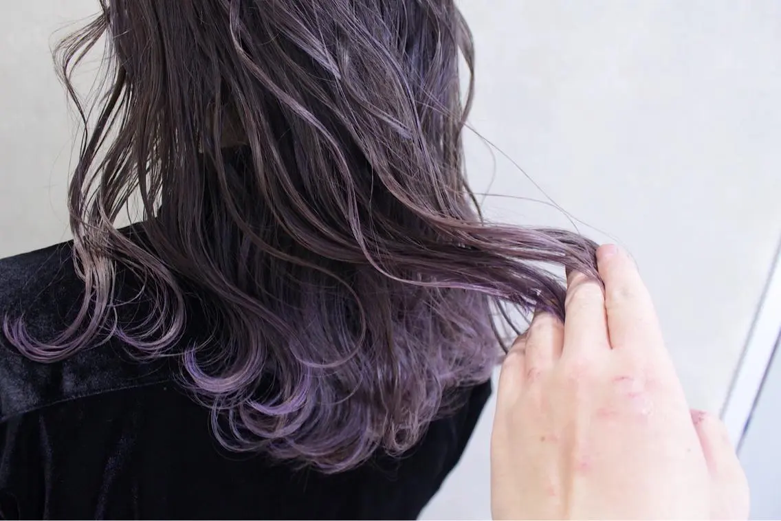 セミロング カラー ヘアアレンジ グラデーションカラー ハイライトカラー パープルカラー ハイライト ヘアカラー トリートメント lani ブリーチ /ダブルカラーのヘアスタイル