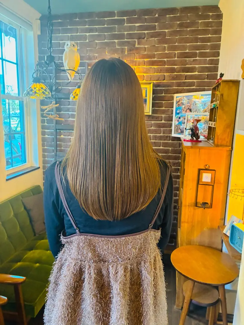 セミロング アズグロウヘアー福本 明里のヘアスタイル