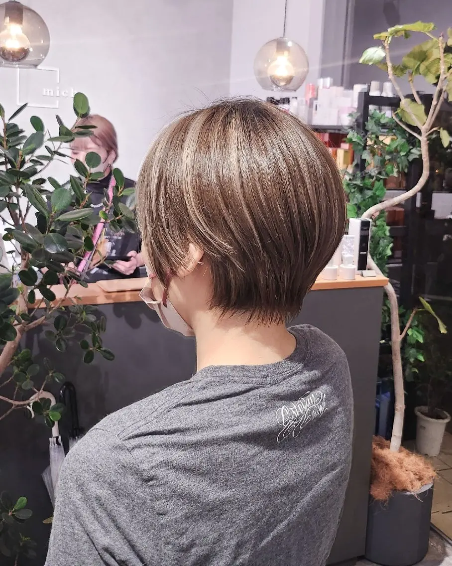 ショート カラー ベージュカラー ハイライトカラー ハイトーンカラー ハイライト 金田 拓也のヘアスタイル