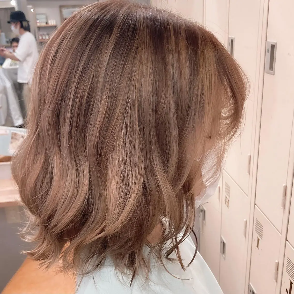 ミディアム ハイライト KAJI MANAMIのヘアスタイル
