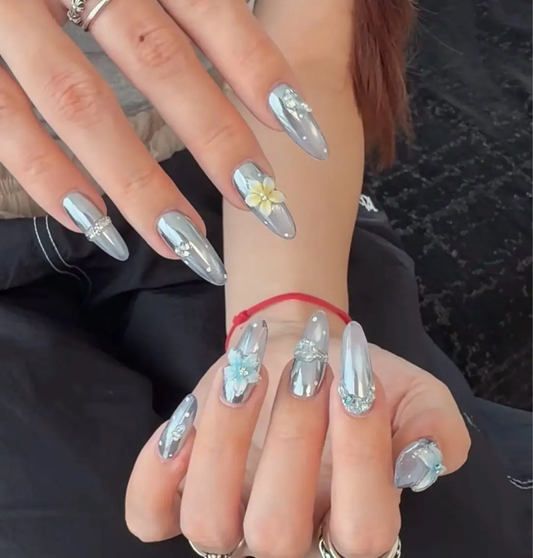 ネイル ガーリー キラキラネイル 韓国ネイル ロングネイル シンプルネイル ハンドネイル Genie Mika Nailsのネイルデザイン