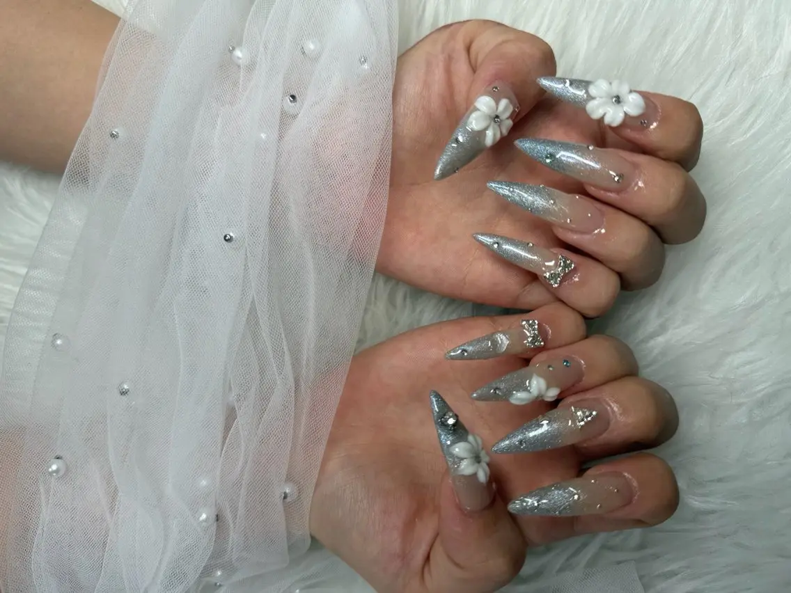 ネイル チークネイル フレンチネイル キラキラネイル 韓国ネイル マグネットネイル ハンドネイル Sakura h.babynailのネイルデザイン
